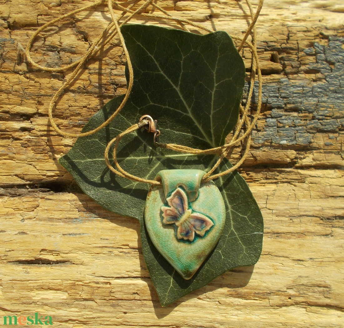 Pillangós nyaklánc - ékszer - nyaklánc - medálos nyaklánc - Meska.hu
