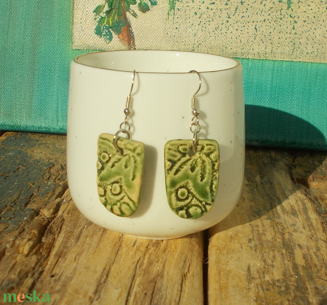 Antikolt zöld fülbevaló - ékszer - fülbevaló - lógó fülbevaló - Meska.hu