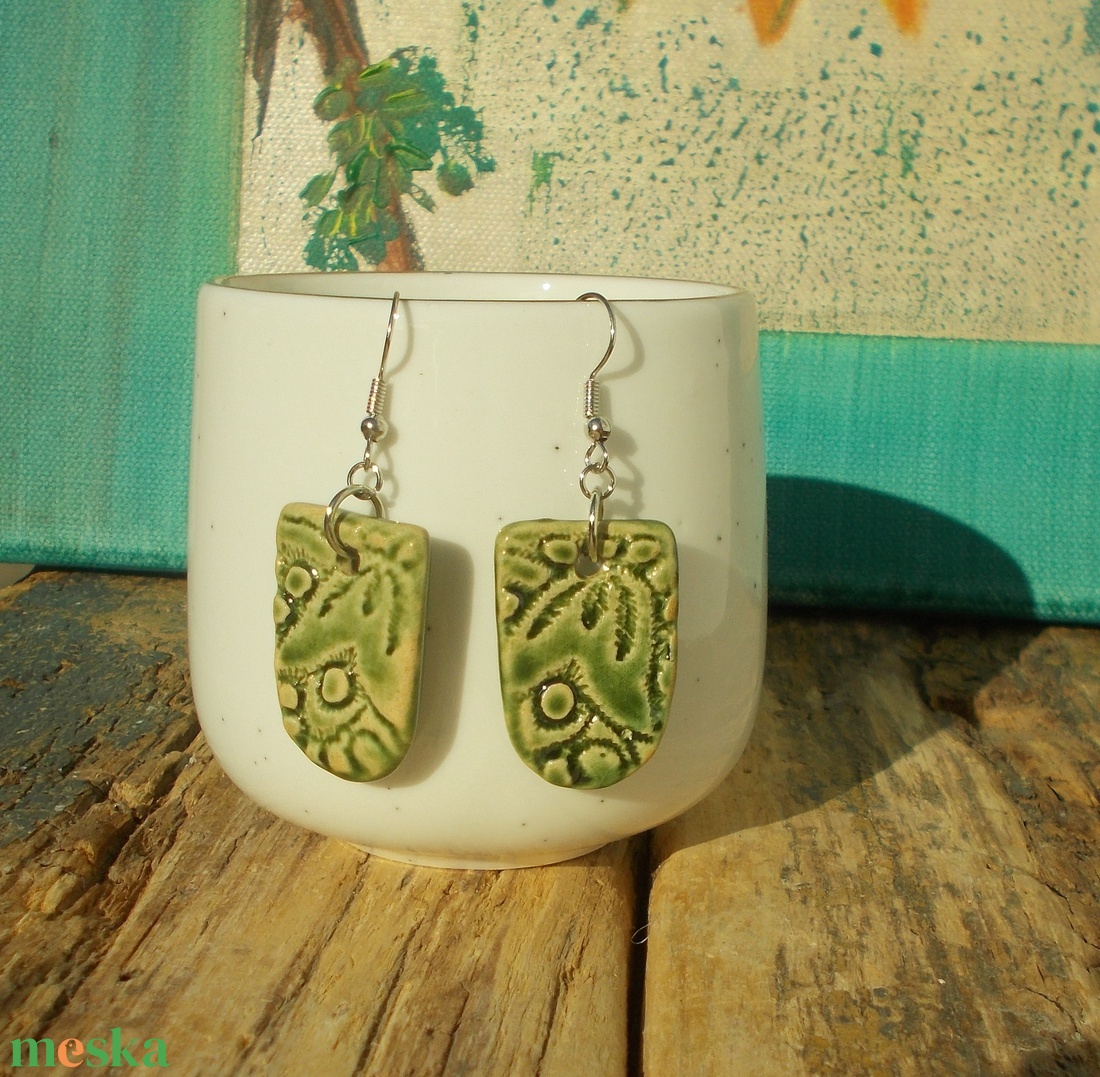 Antikolt zöld fülbevaló - ékszer - fülbevaló - lógó fülbevaló - Meska.hu