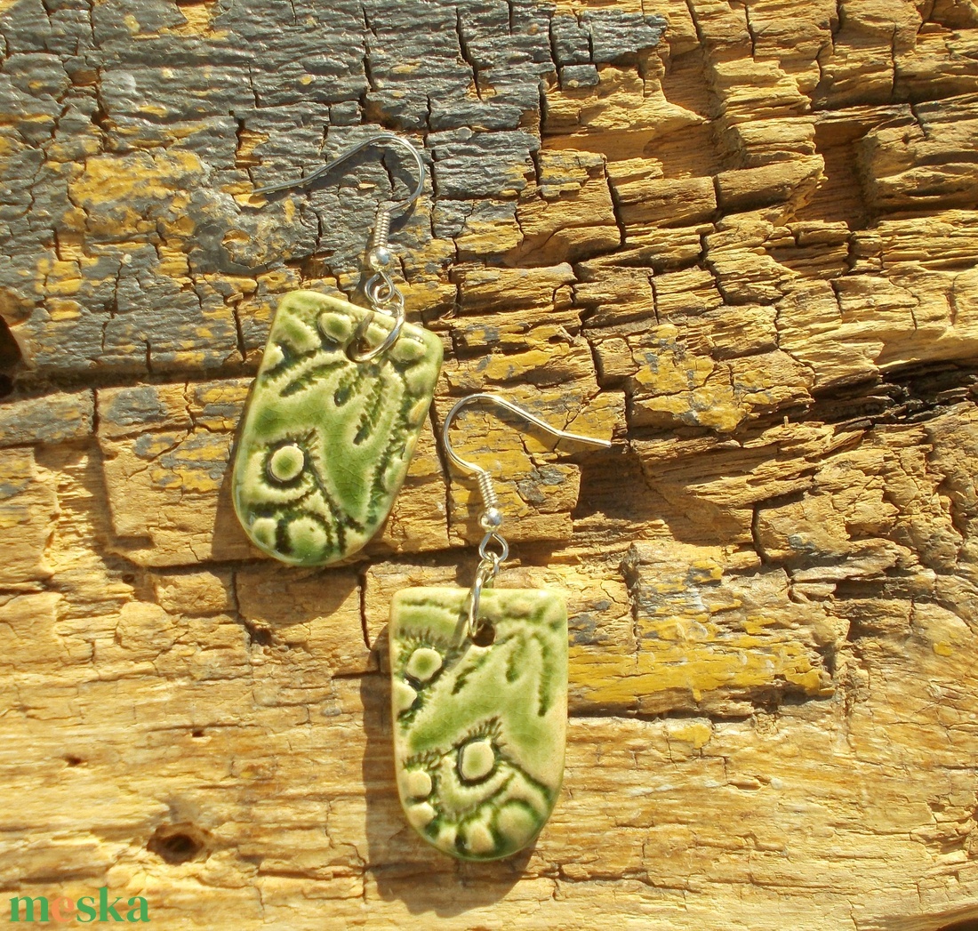 Antikolt zöld fülbevaló - ékszer - fülbevaló - lógó fülbevaló - Meska.hu