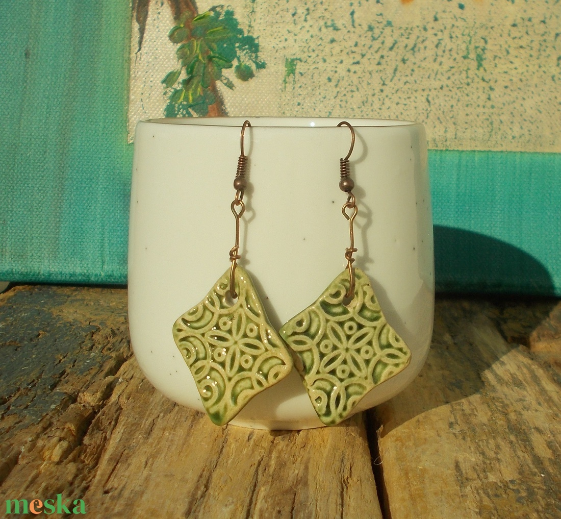 Antikolt zöld fülbevaló - ékszer - fülbevaló - lógó fülbevaló - Meska.hu