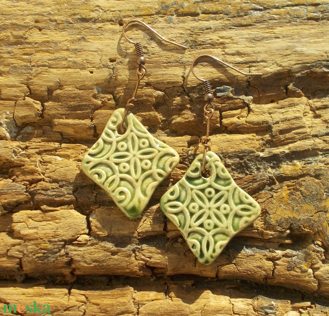 Antikolt zöld fülbevaló - ékszer - fülbevaló - lógó fülbevaló - Meska.hu