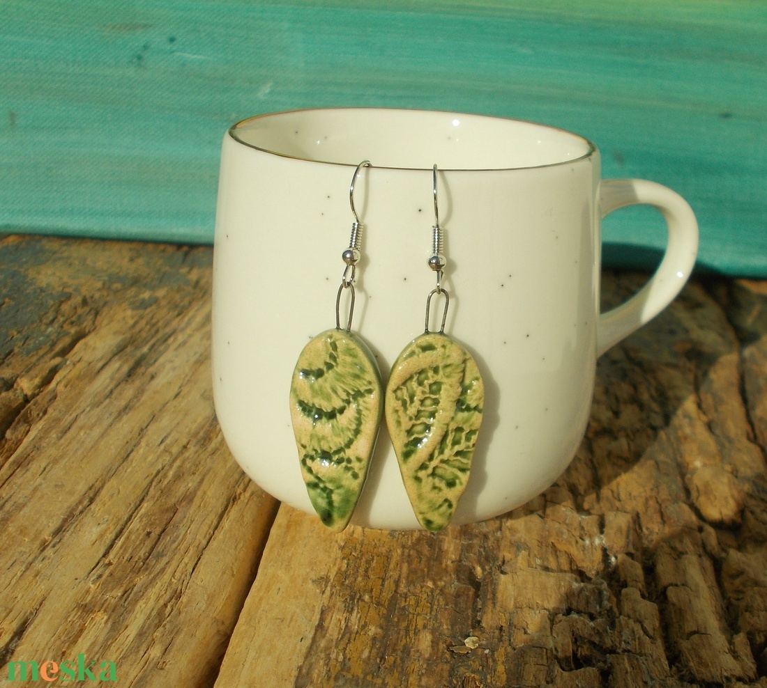Antikolt zöld fülbevaló - ékszer - fülbevaló - lógó fülbevaló - Meska.hu