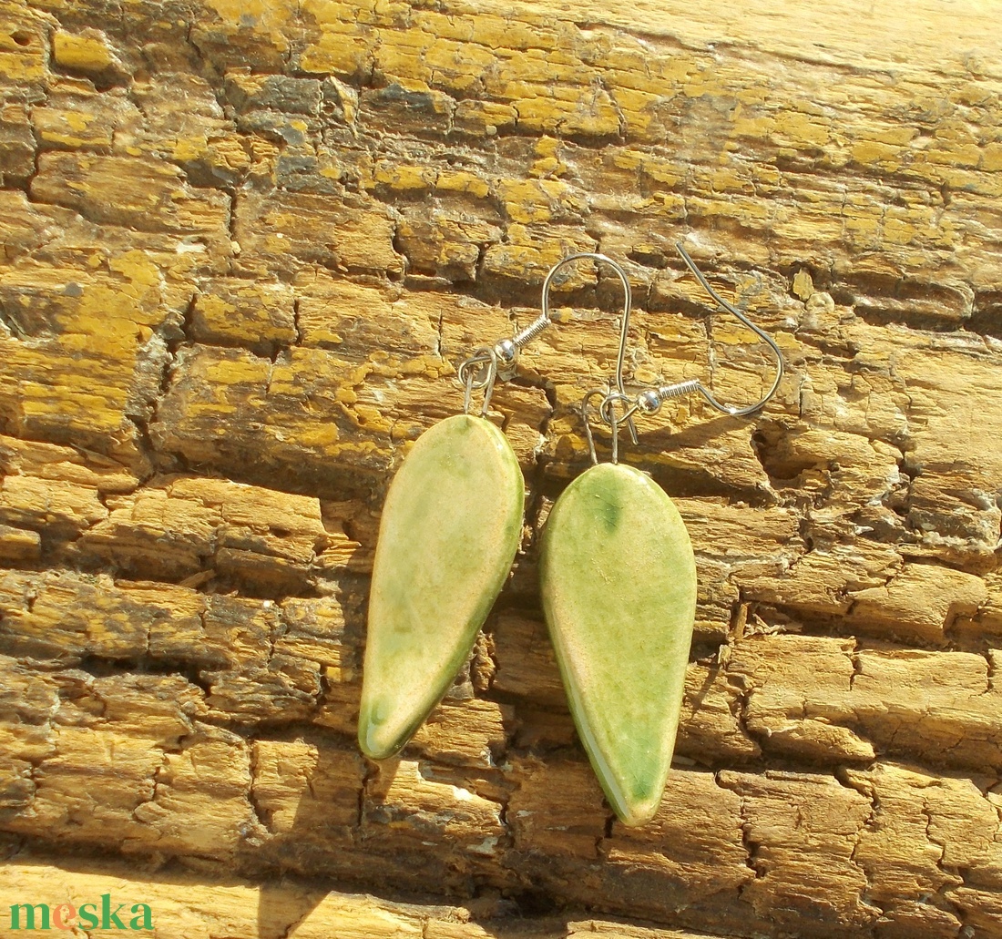 Antikolt zöld fülbevaló - ékszer - fülbevaló - lógó fülbevaló - Meska.hu