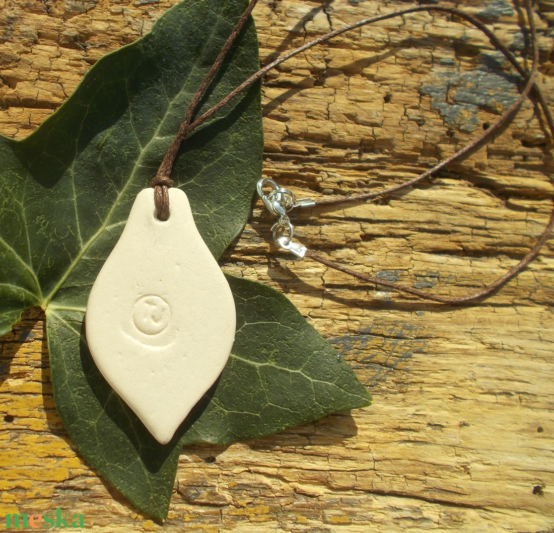 Nyaklánc virágokkal - ékszer - nyaklánc - medálos nyaklánc - Meska.hu