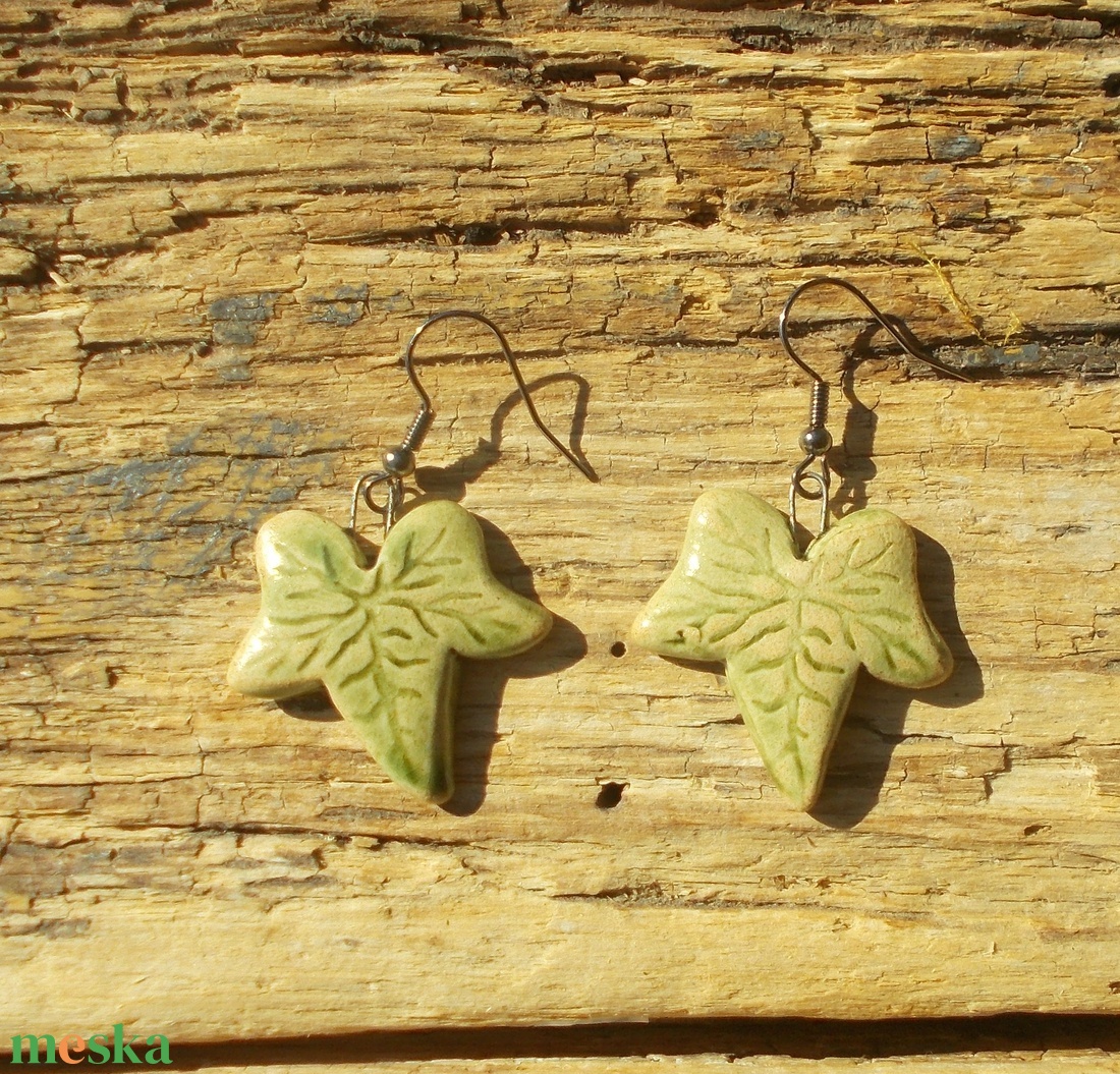 Borostyán leveles  fülbevaló - ékszer - fülbevaló - lógó fülbevaló - Meska.hu