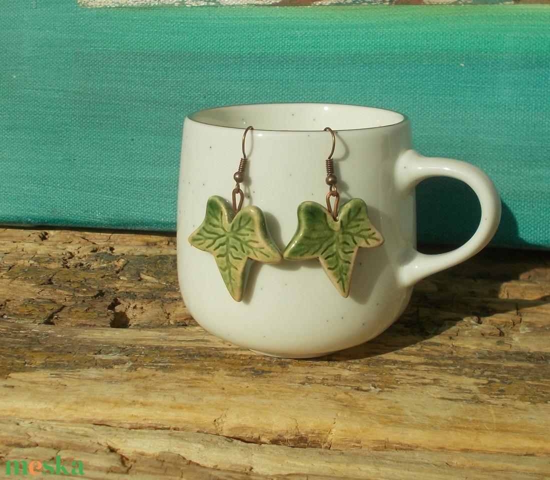 Borostyán leveles  fülbevaló - ékszer - fülbevaló - lógó fülbevaló - Meska.hu