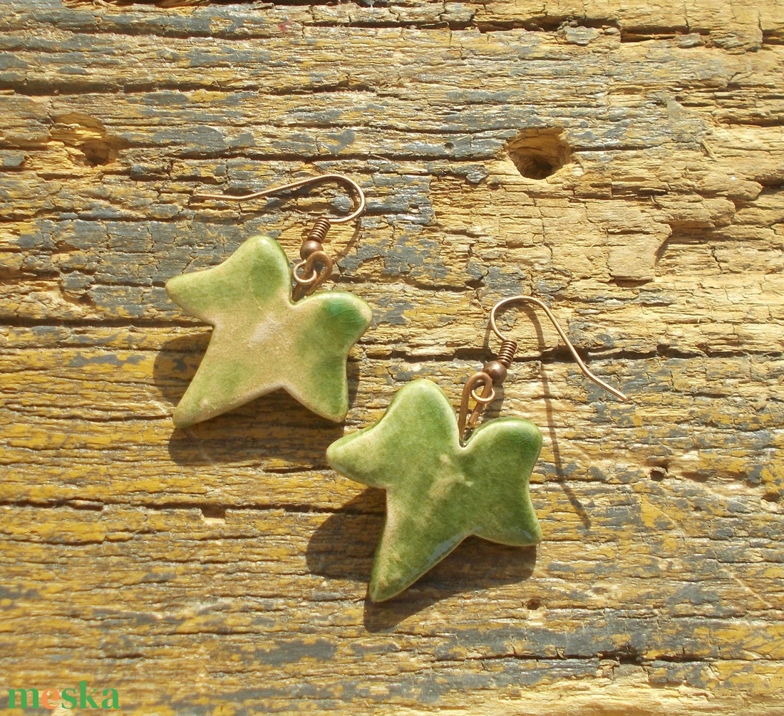 Borostyán leveles  fülbevaló - ékszer - fülbevaló - lógó fülbevaló - Meska.hu