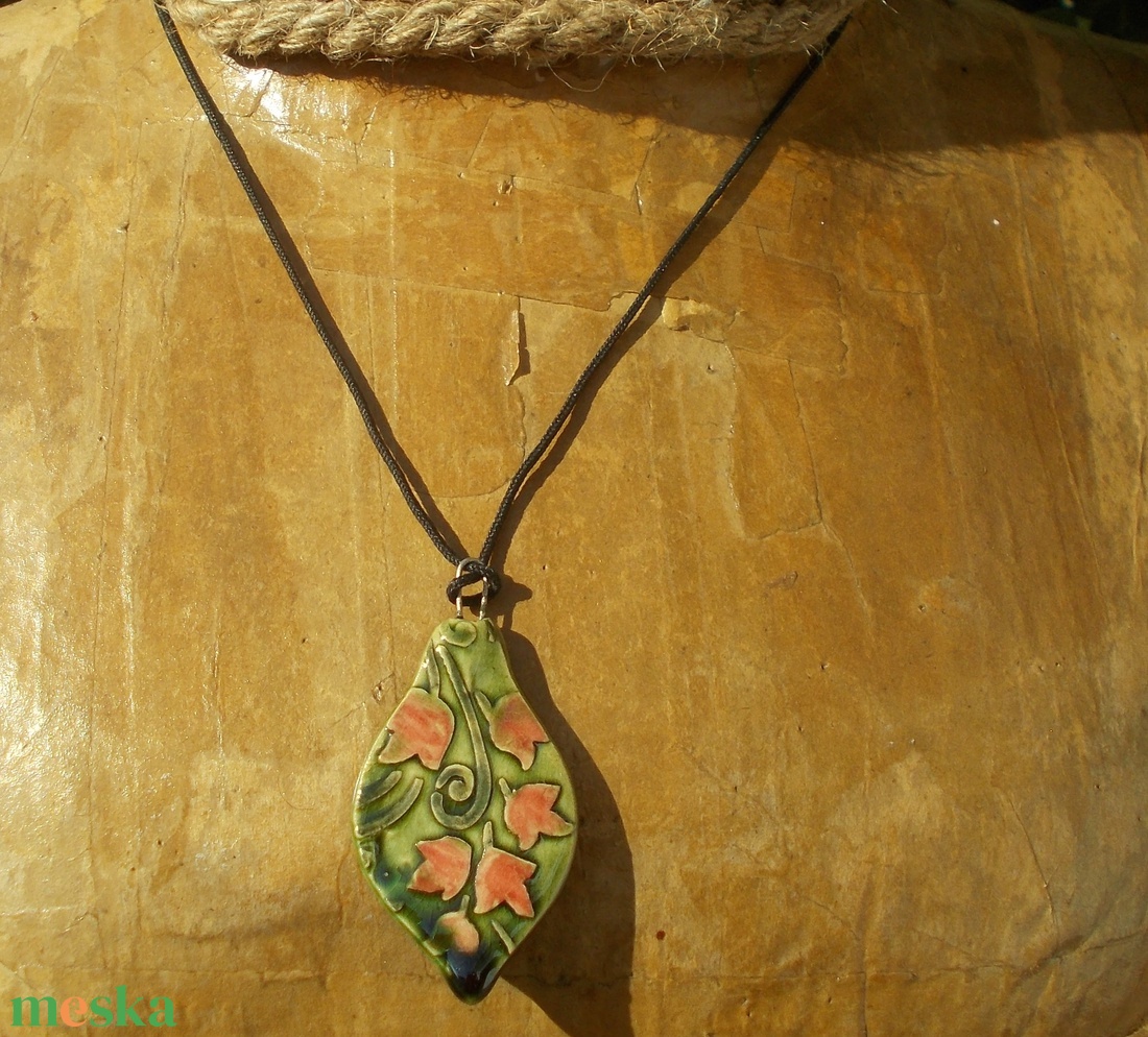 Nyaklánc virágokkal - ékszer - nyaklánc - medálos nyaklánc - Meska.hu