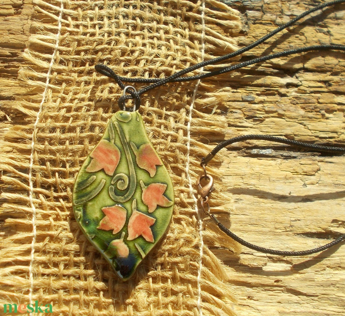 Nyaklánc virágokkal - ékszer - nyaklánc - medálos nyaklánc - Meska.hu