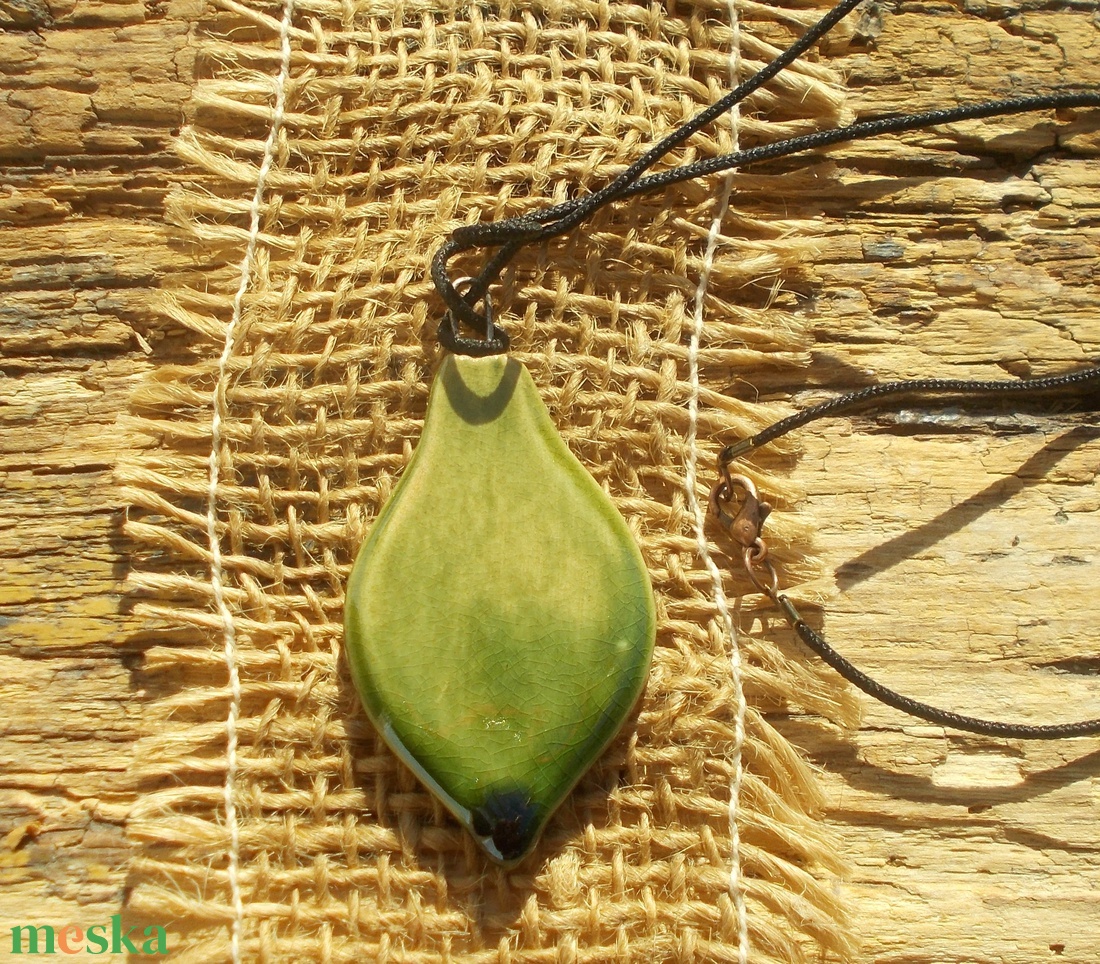 Nyaklánc virágokkal - ékszer - nyaklánc - medálos nyaklánc - Meska.hu