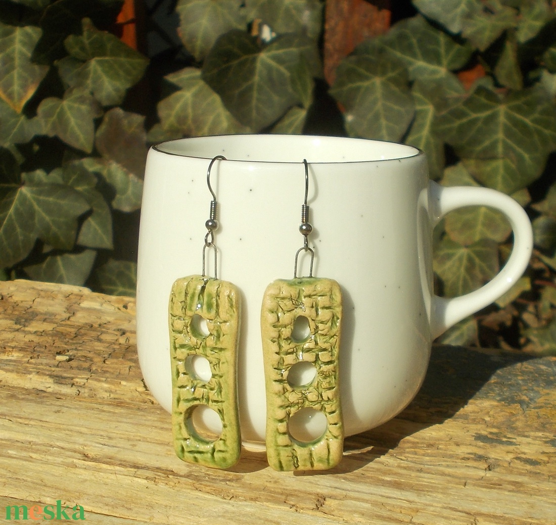 Antikolt zöld fülbevaló - ékszer - fülbevaló - lógó fülbevaló - Meska.hu