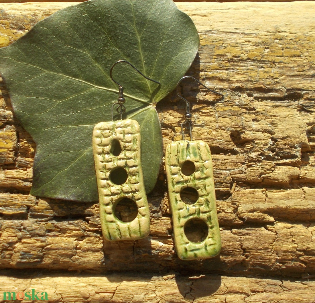 Antikolt zöld fülbevaló - ékszer - fülbevaló - lógó fülbevaló - Meska.hu