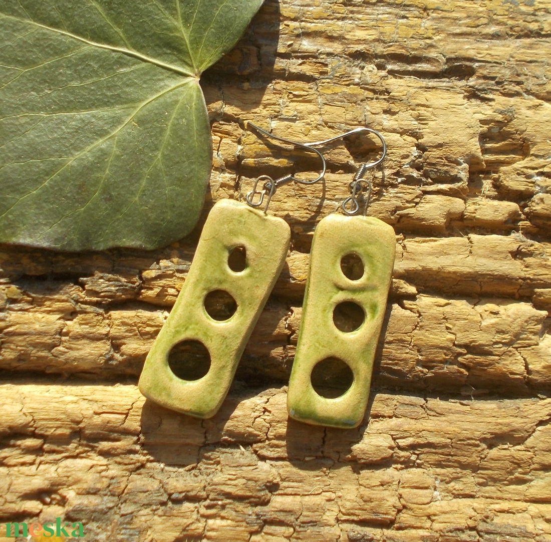 Antikolt zöld fülbevaló - ékszer - fülbevaló - lógó fülbevaló - Meska.hu