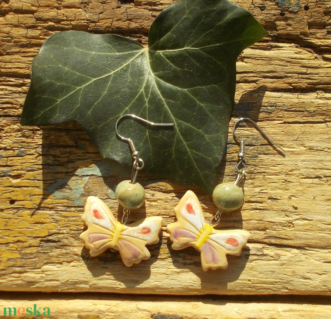 Pillangós fülbevaló - ékszer - fülbevaló - lógó fülbevaló - Meska.hu