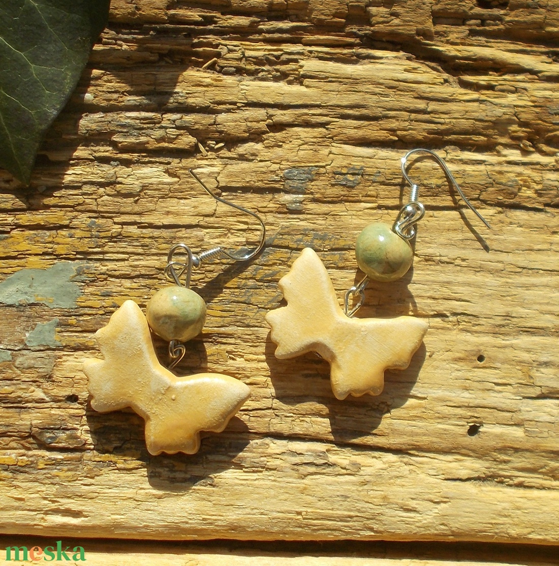 Pillangós fülbevaló - ékszer - fülbevaló - lógó fülbevaló - Meska.hu