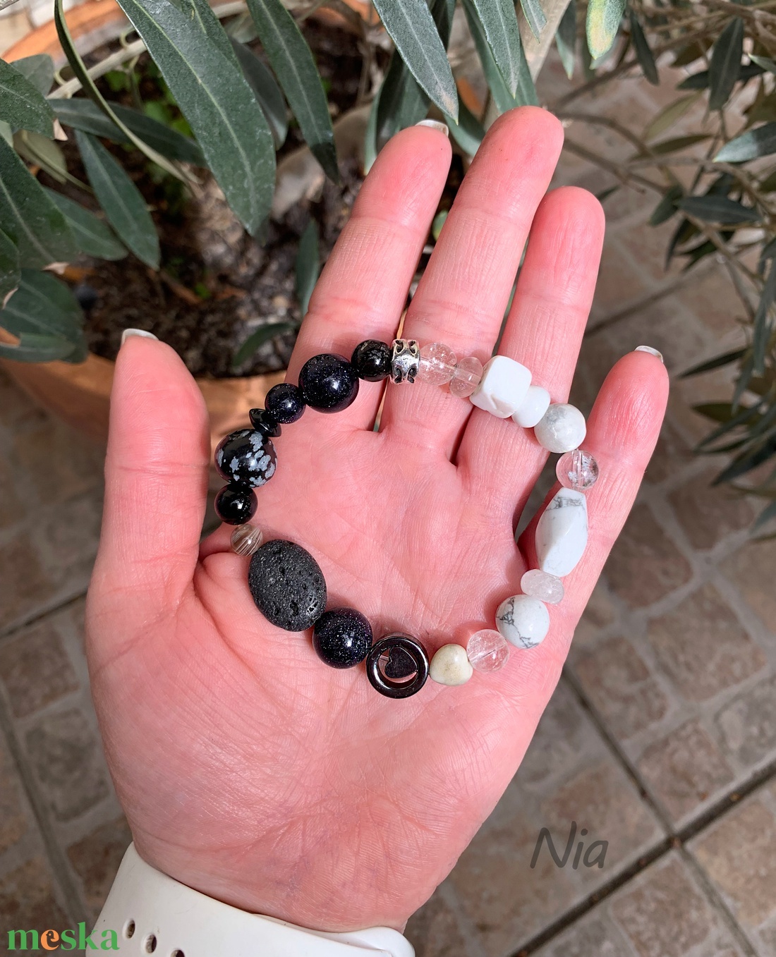 Árny és fény - ásványkarkötő  - ékszer - karkötő - karkötő medállal - Meska.hu