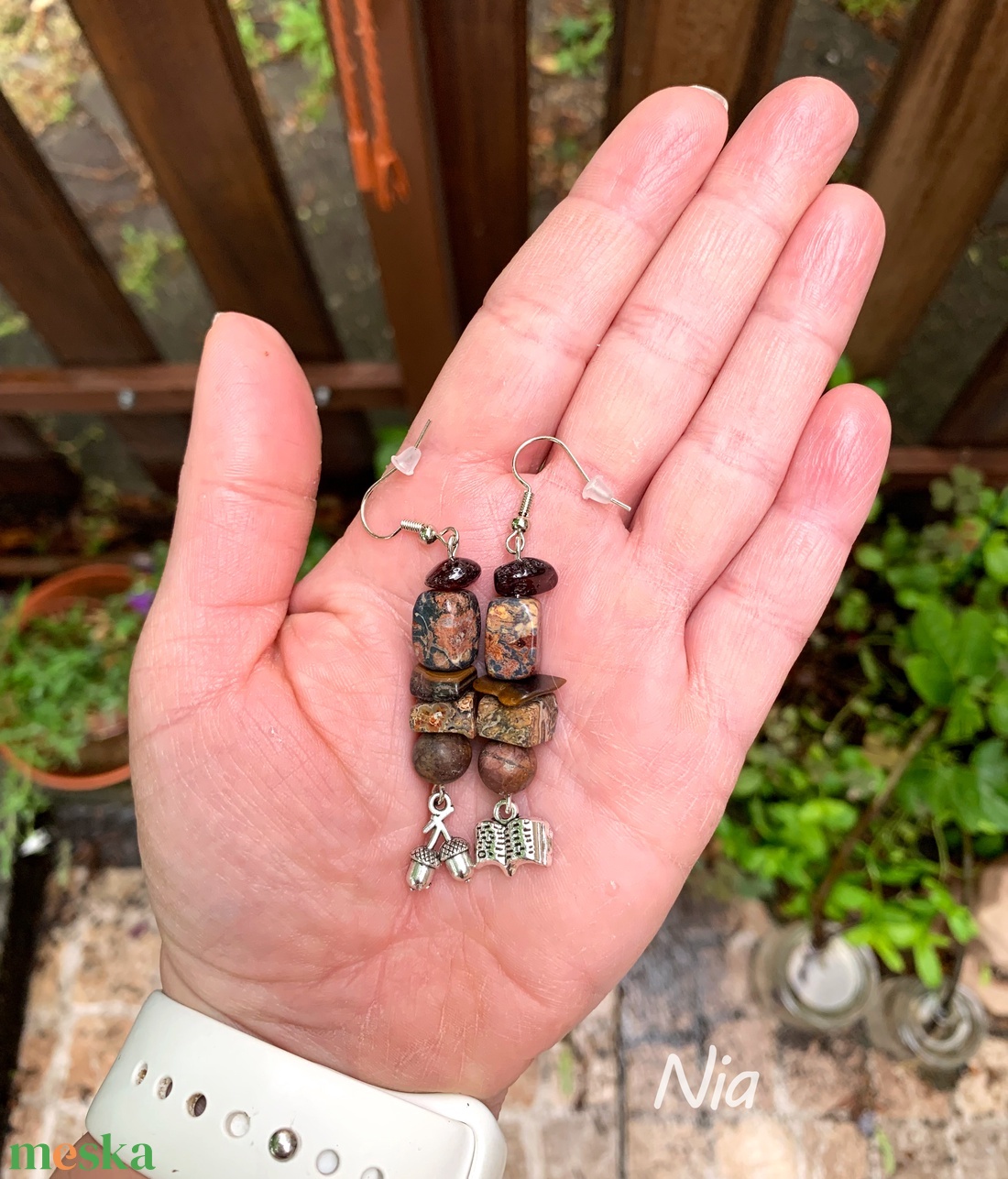 Az öreg tölgy árnyékában - ásványfülbevaló könyv és makk medállal - ékszer - fülbevaló - lógó fülbevaló - Meska.hu