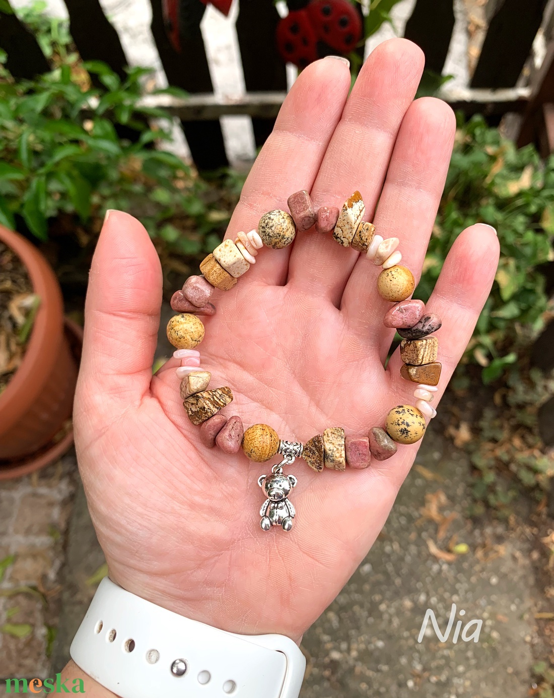 Mackómese - ásványkarkötő maci medállal - ékszer - karkötő - karkötő medállal - Meska.hu