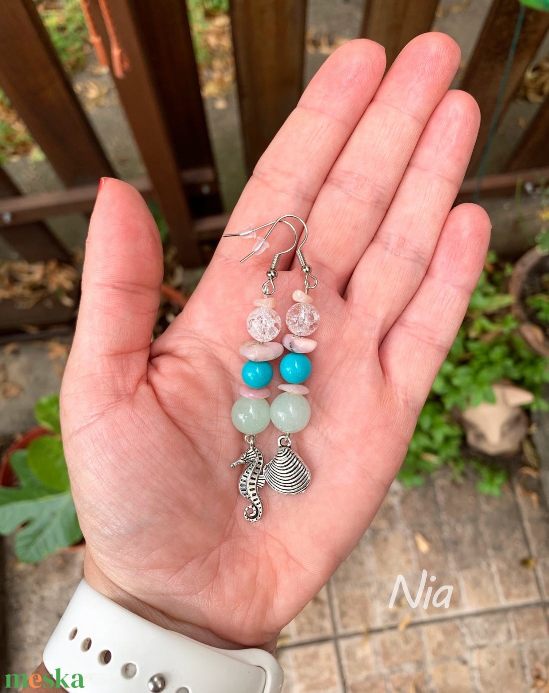 Hurrá, nyaralunk! :) - ásványfülbevaló csikóhal és kagyló medállal - ékszer - fülbevaló - lógó fülbevaló - Meska.hu