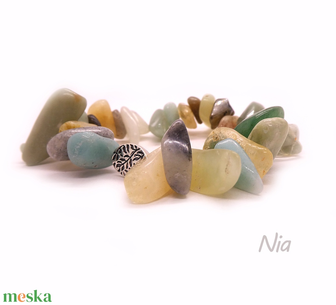 Amazonas - ásványkarkötő leveles köztessel - ékszer - karkötő - karkötő medállal - Meska.hu