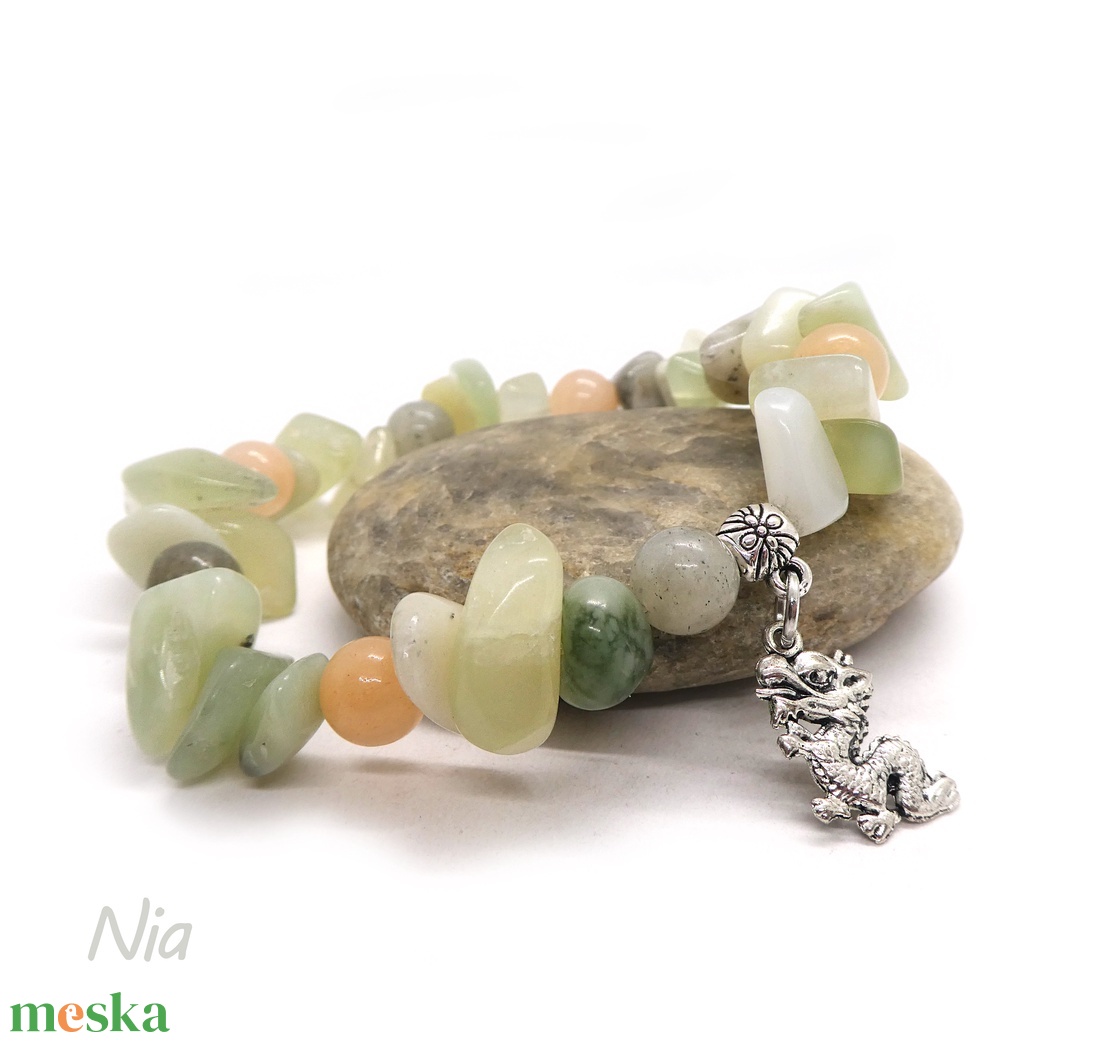 Őrzöm a békéd - ásványkarkötő kínai sárkány medállal - ékszer - karkötő - karkötő medállal - Meska.hu