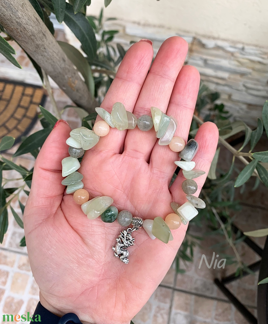 Őrzöm a békéd - ásványkarkötő kínai sárkány medállal - ékszer - karkötő - karkötő medállal - Meska.hu