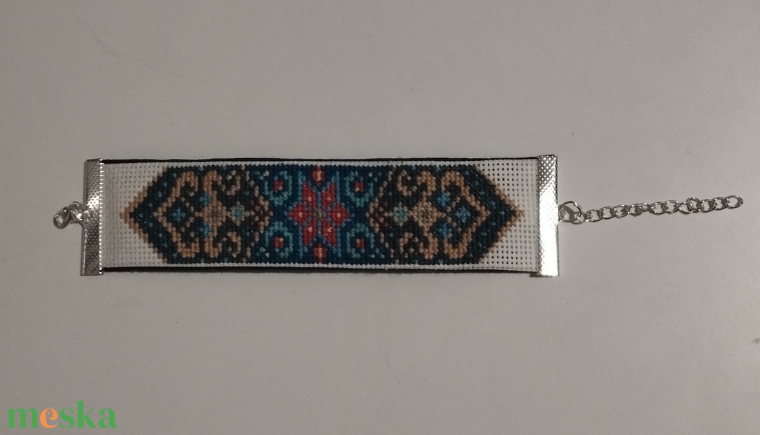 Népi motívummal hímzett karkötő  - ékszer - karkötő - széles karkötő - Meska.hu