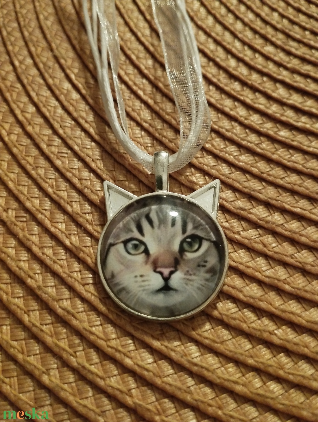 Bájos cicás üveg lencsés nyaklánc  - ékszer - nyaklánc - medálos nyaklánc - Meska.hu