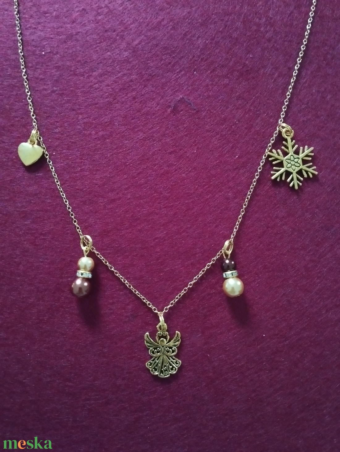 Angyal medálos karácsonyi nyaklánc hópihe és angyalszárny charmmal  - ékszer - nyaklánc - medál - Meska.hu Angyal medálos karácsonyi nyaklánc hópihe és angyalszárny charmmal  - ékszer - nyaklánc - medál - Meska.hu