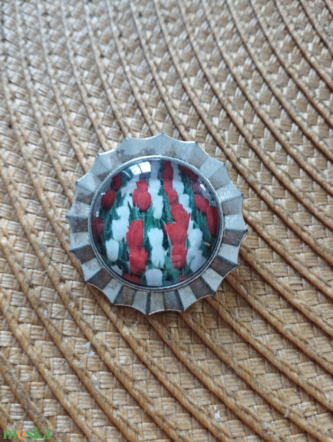 Nemzeti színű kokárda kitűző ezüst színű fém alapon - ékszer - kitűző és bross - kitűző - Meska.hu Nemzeti színű kokárda kitűző ezüst színű fém alapon - ékszer - kitűző és bross - kitűző - Meska.hu