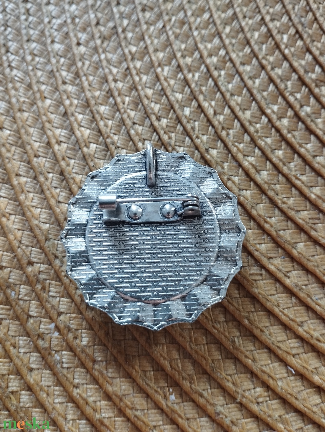 Nemzeti színű kokárda kitűző ezüst színű fém alapon - ékszer - kitűző és bross - kitűző - Meska.hu Nemzeti színű kokárda kitűző ezüst színű fém alapon - ékszer - kitűző és bross - kitűző - Meska.hu