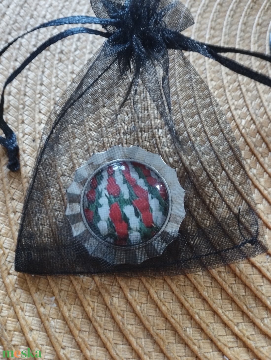 Nemzeti színű kokárda kitűző ezüst színű fém alapon - ékszer - kitűző és bross - kitűző - Meska.hu Nemzeti színű kokárda kitűző ezüst színű fém alapon - ékszer - kitűző és bross - kitűző - Meska.hu