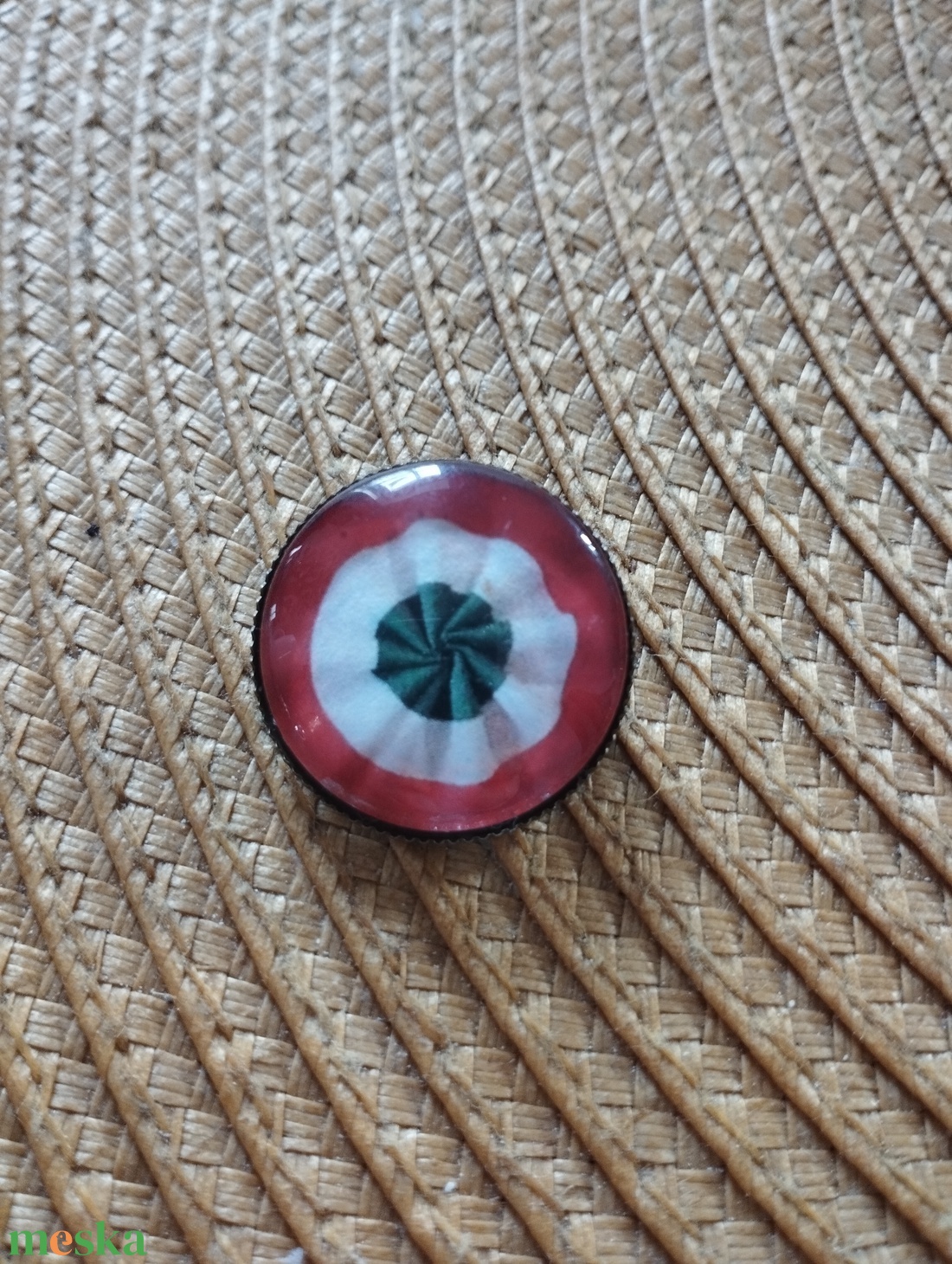 Kokárda kitűző - ékszer - kitűző és bross - kitűző - Meska.hu Kokárda kitűző - ékszer - kitűző és bross - kitűző - Meska.hu