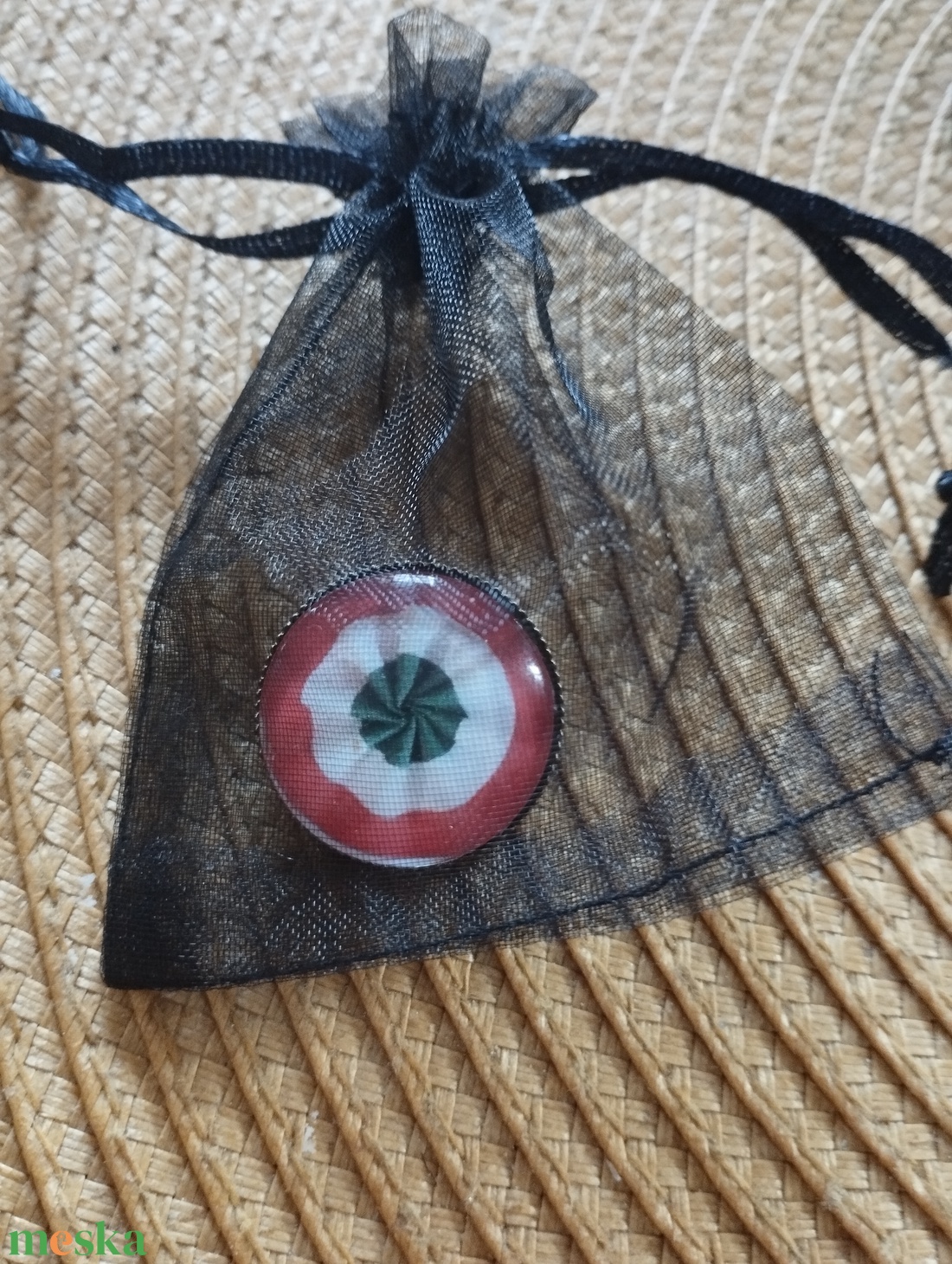 Kokárda kitűző - ékszer - kitűző és bross - kitűző - Meska.hu Kokárda kitűző - ékszer - kitűző és bross - kitűző - Meska.hu
