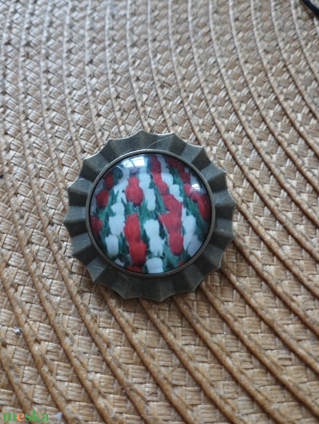 Nemzeti színű kokárda kitűző bronz színű fém alapon - ékszer - kitűző és bross - kitűző - Meska.hu Nemzeti színű kokárda kitűző bronz színű fém alapon - ékszer - kitűző és bross - kitűző - Meska.hu