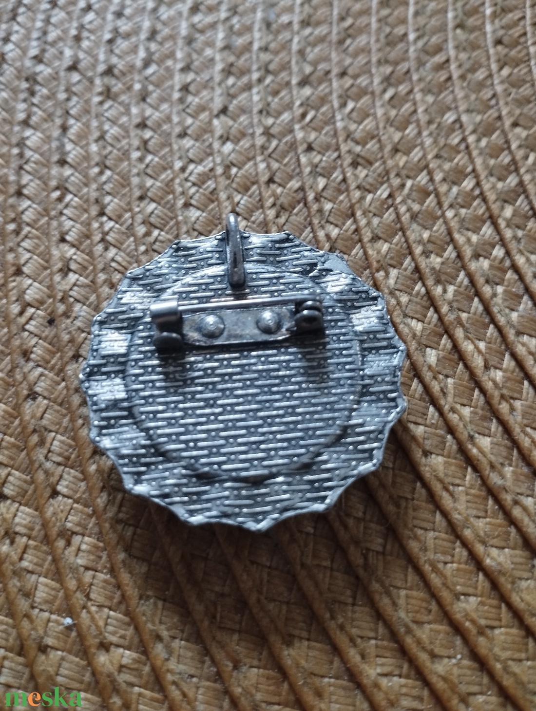 Nemzeti színű kokárda kitűző ezüst színű fém alapon - ékszer - kitűző és bross - kitűző - Meska.hu Nemzeti színű kokárda kitűző ezüst színű fém alapon - ékszer - kitűző és bross - kitűző - Meska.hu