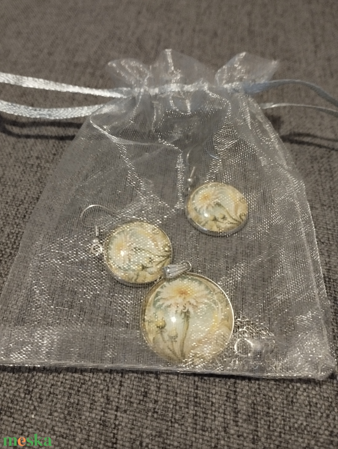 Üveg lencsés, orvosi acél nyaklánc és fülbevaló szett - ékszer - ékszerszett - Meska.hu Üveg lencsés, orvosi acél nyaklánc és fülbevaló szett - ékszer - ékszerszett - Meska.hu