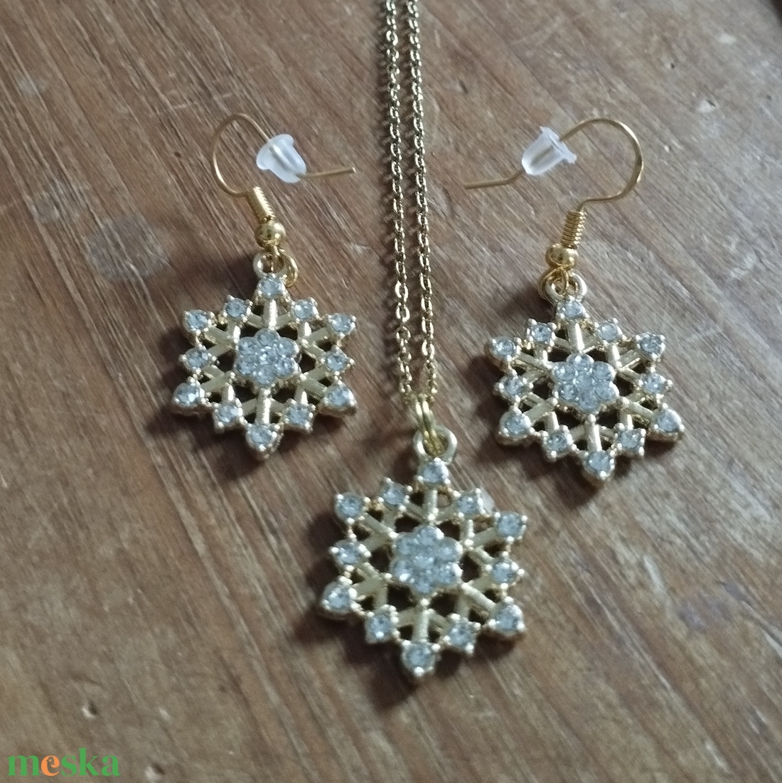 Nyaklánc fülbevaló orvosi acél szett arany színű hópehellyel  - ékszer - fülbevaló - fülékszer - Meska.hu