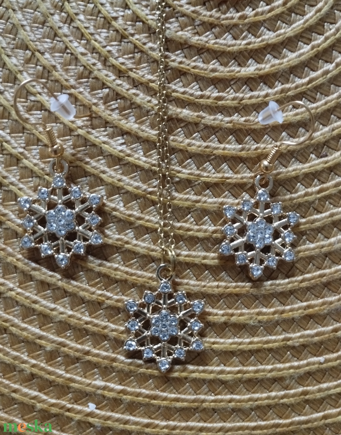 Nyaklánc fülbevaló orvosi acél szett arany színű hópehellyel  - ékszer - fülbevaló - fülékszer - Meska.hu