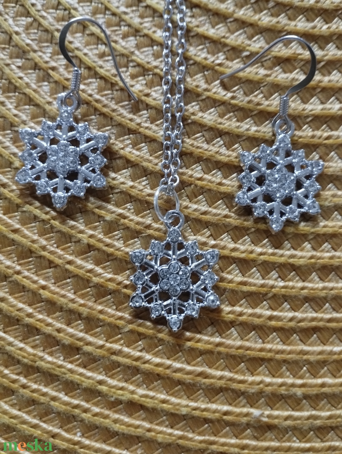 Nyaklánc fülbevaló orvosi acél szett ezüst színű hópehellyel  - ékszer - fülbevaló - fülékszer - Meska.hu