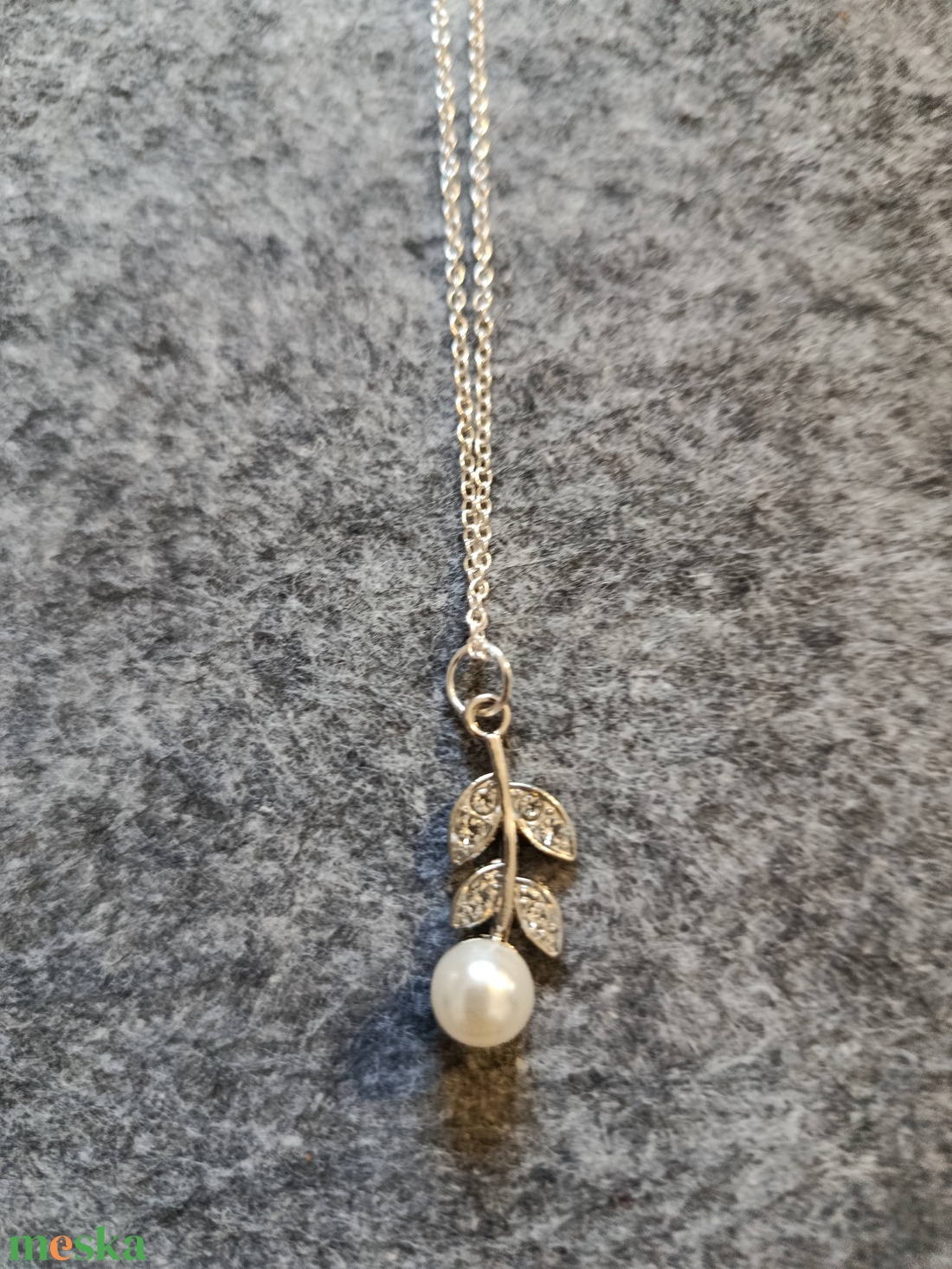 Leveles , strasszos, teklás nyaklánc   - ékszer - nyaklánc - medálos nyaklánc - Meska.hu