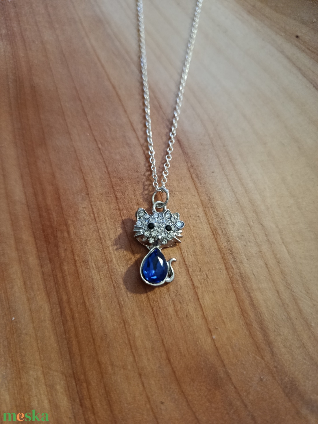 Cicás strasszos nyaklánc   - ékszer - nyaklánc - medálos nyaklánc - Meska.hu