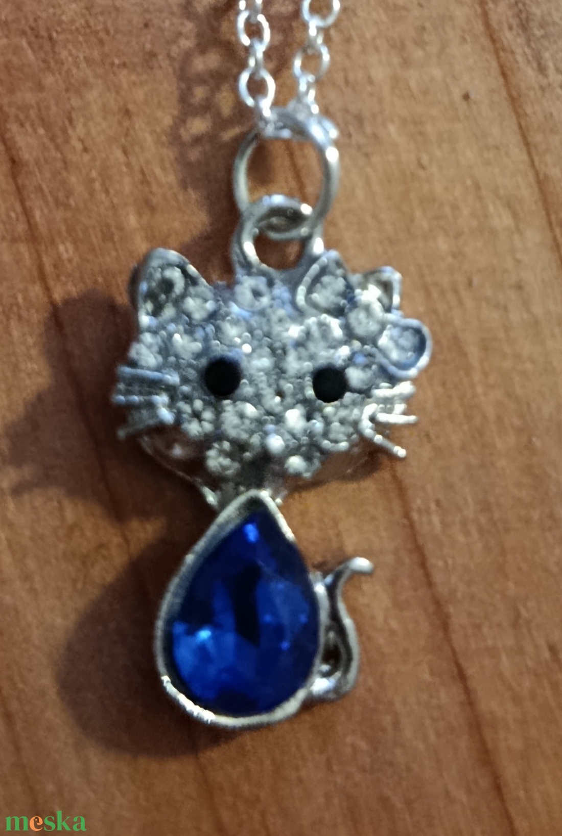 Cicás strasszos nyaklánc   - ékszer - nyaklánc - medálos nyaklánc - Meska.hu