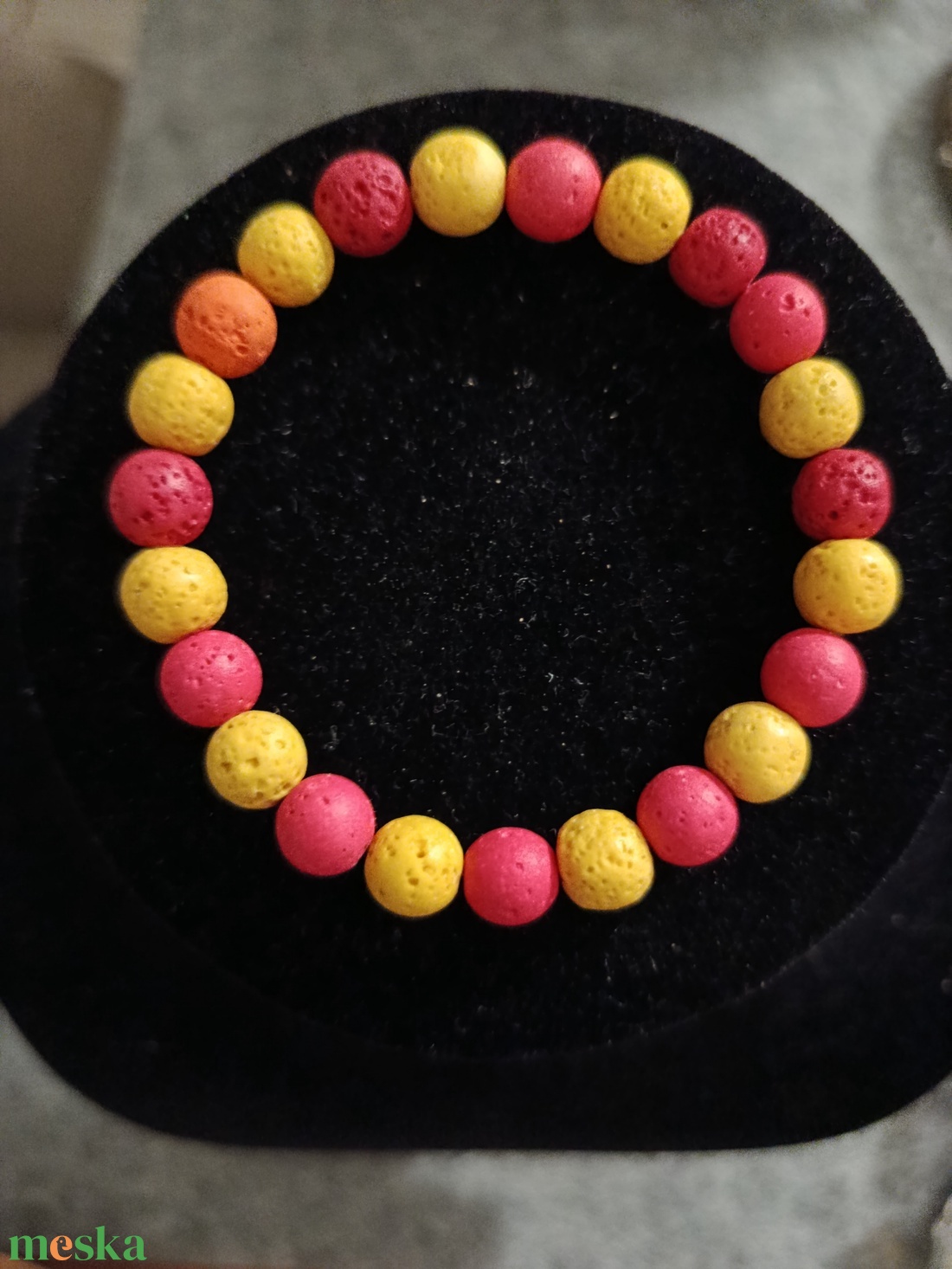 Láva kő gyöngy karkötő  - ékszer - karkötő - gyöngyös karkötő - Meska.hu