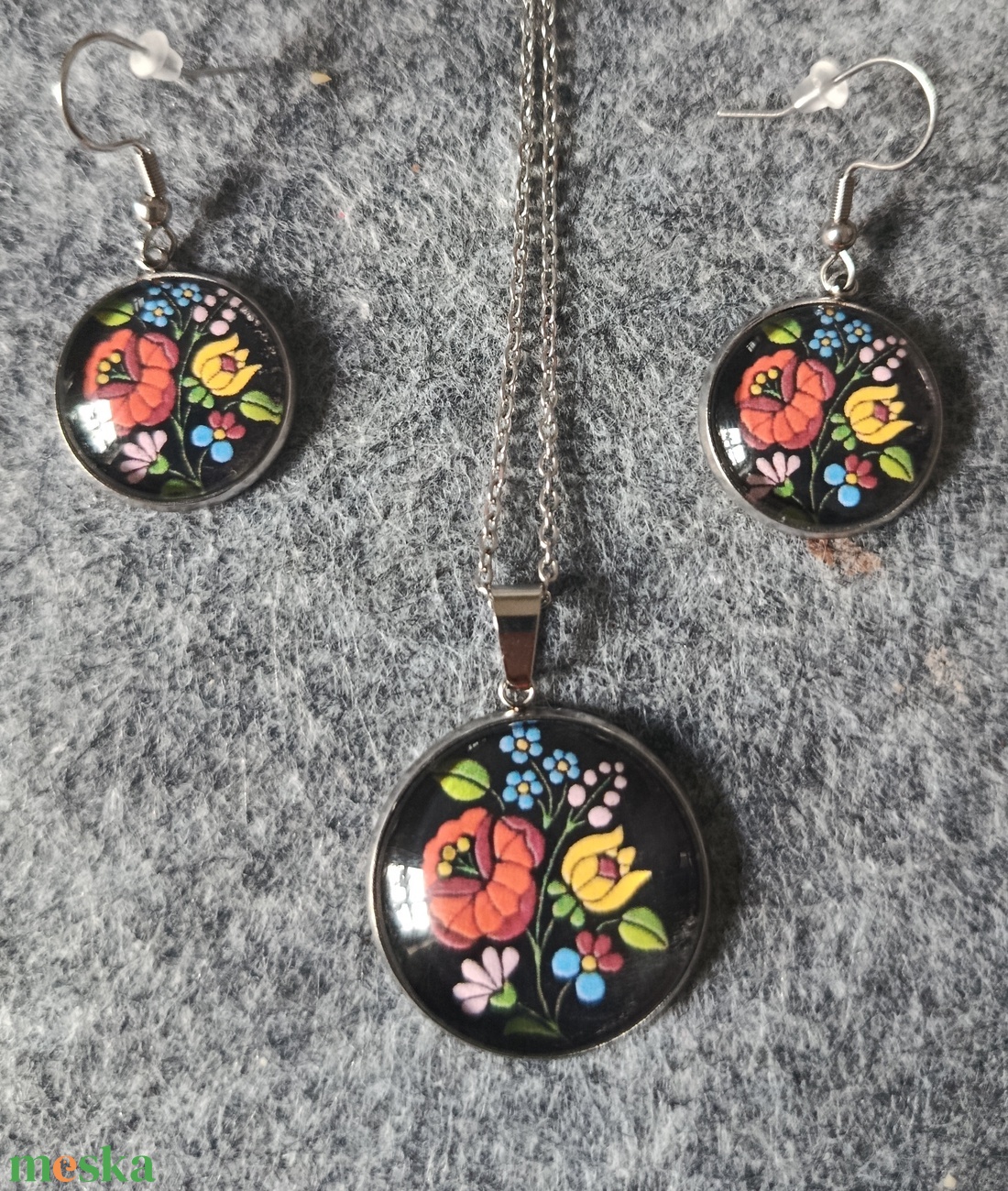 Üveg lencsés, orvosi acél nyaklánc és fülbevaló szett népi motívummal  - ékszer - nyaklánc - medálos nyaklánc - Meska.hu