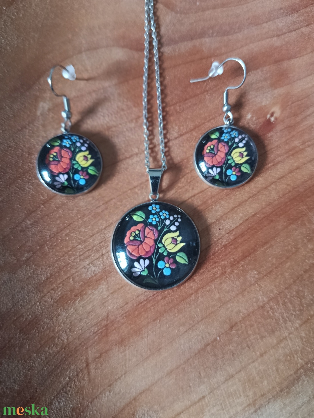 Üveg lencsés, orvosi acél nyaklánc és fülbevaló szett népi motívummal  - ékszer - nyaklánc - medálos nyaklánc - Meska.hu