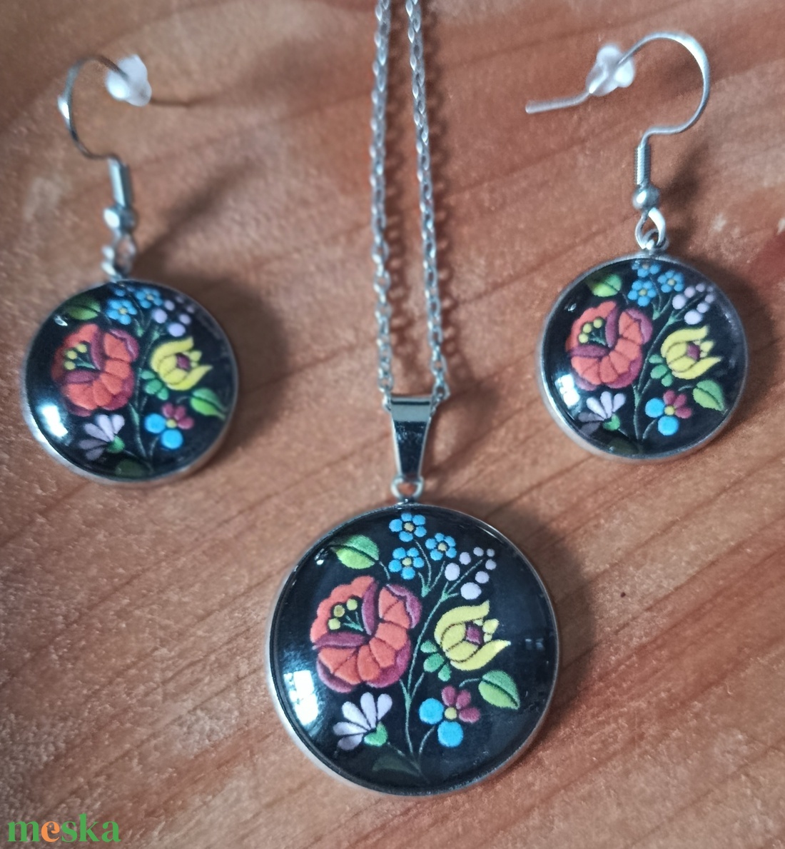 Üveg lencsés, orvosi acél nyaklánc és fülbevaló szett népi motívummal  - ékszer - nyaklánc - medálos nyaklánc - Meska.hu
