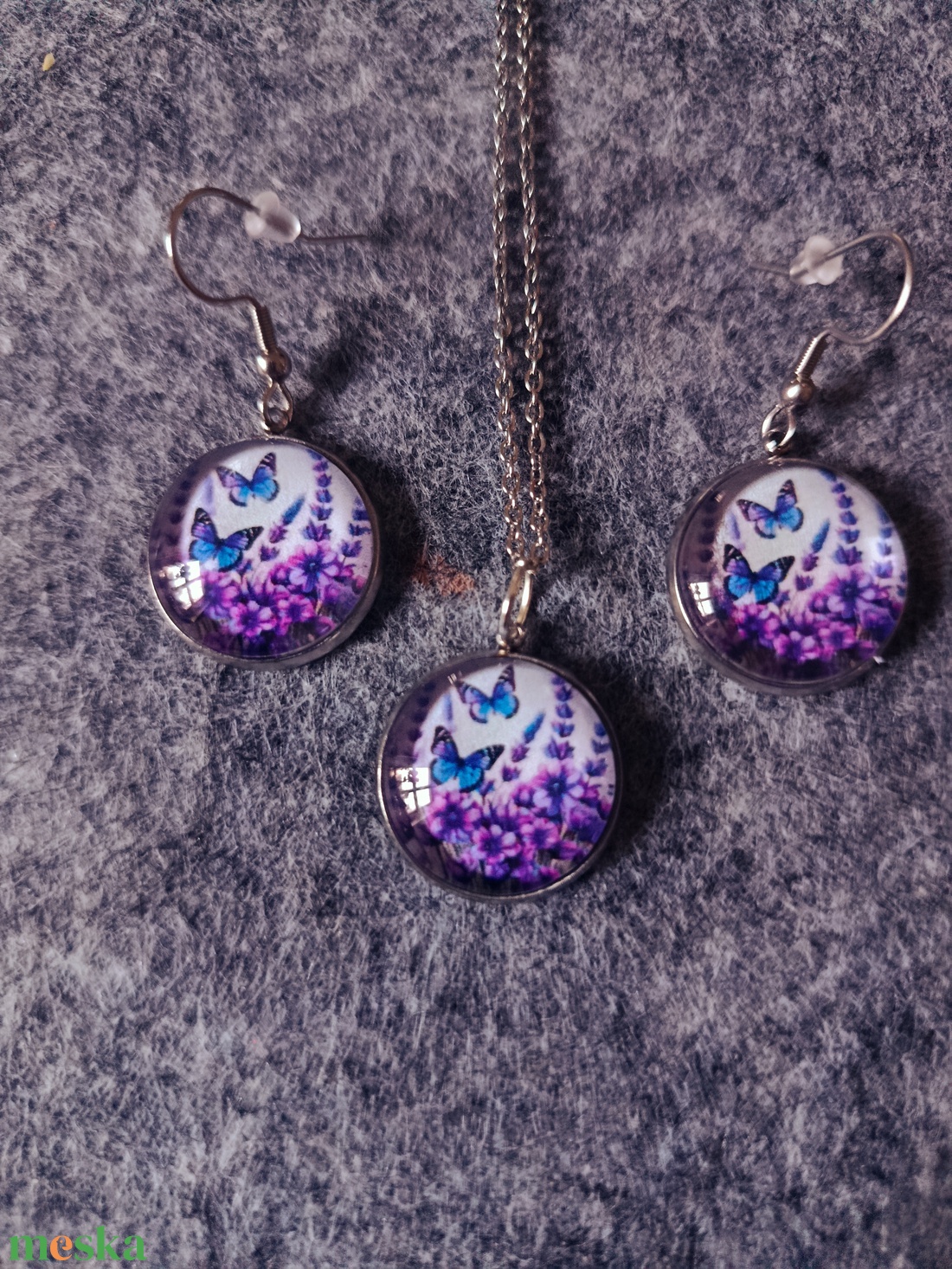 Üveg lencsés, orvosi acél nyaklánc és fülbevaló szett levendulával  - ékszer - nyaklánc - medálos nyaklánc - Meska.hu