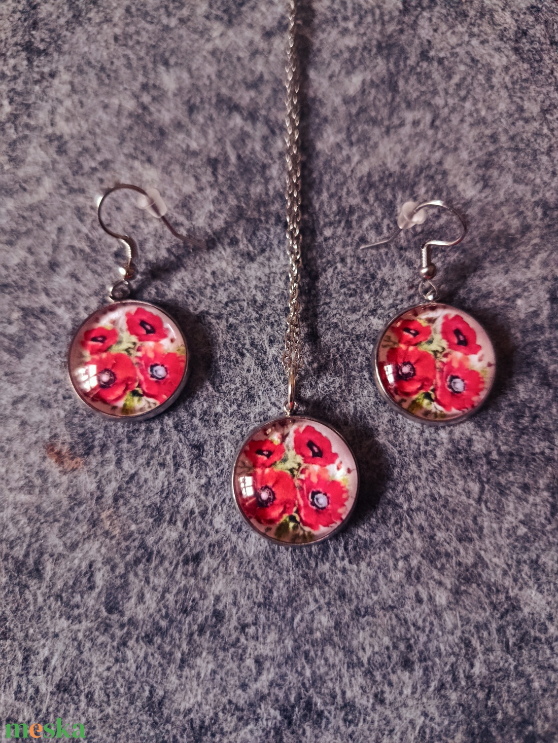 Üveg lencsés, orvosi acél nyaklánc és fülbevaló szett pipaccsal  - ékszer - nyaklánc - medálos nyaklánc - Meska.hu